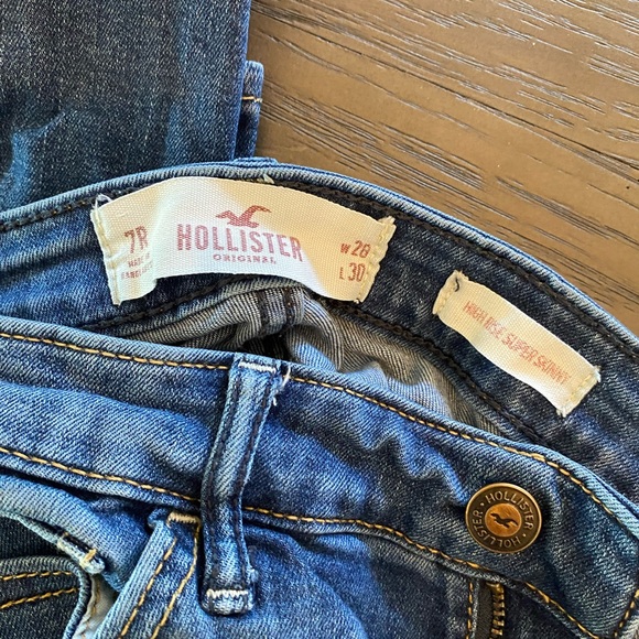 3 for $20! Hollister Skinny Jeans - Picture 2 of 2